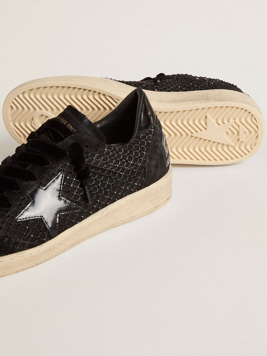 Ženski čevelj ball star iz mrežastega materiala s kristali swarovski in črno laminirano usnjeno zvezdo ter jezičkom na peti