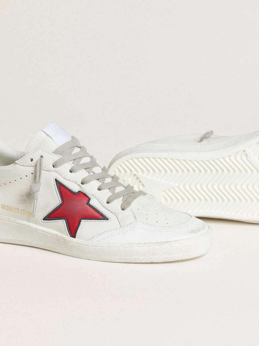 Ženski čevlji ball star ltd z rdečo zvezdo in srebrnim jezičkom na peti