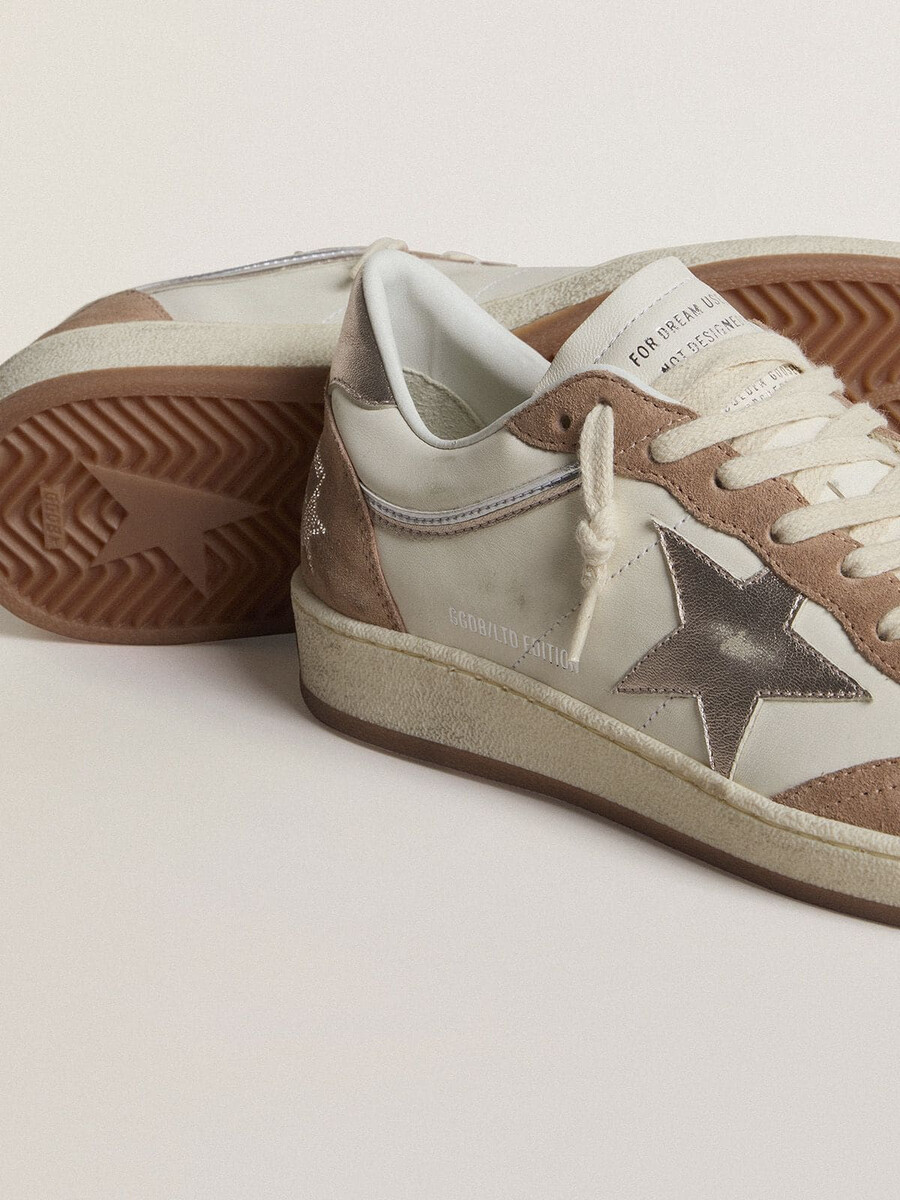 ball star ltd iz belega napa usnja in semiša v stari rožnati barvi s kovinsko srebrno usnjeno zvezdo in jezičkom na peti