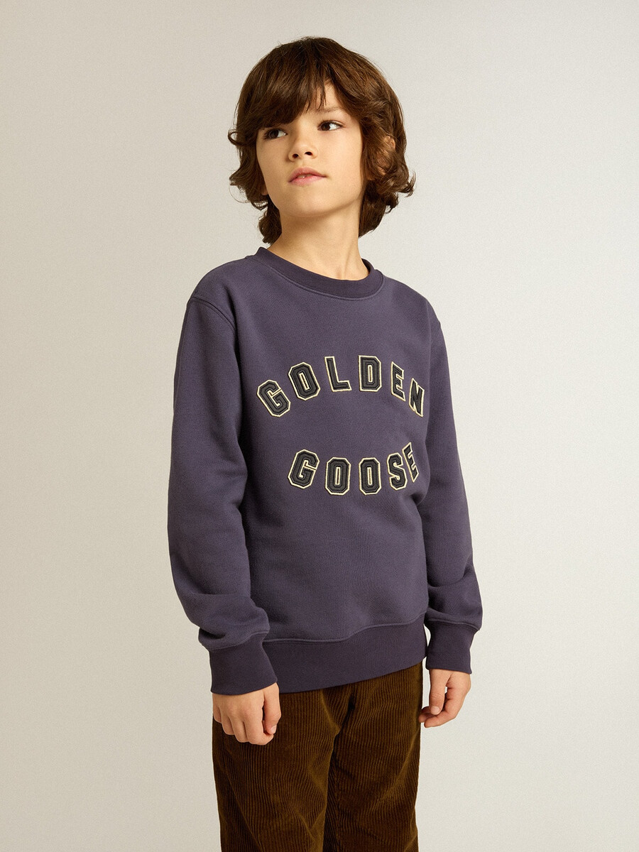 modro-vijolična jopa z napisom golden goose na sprednji strani