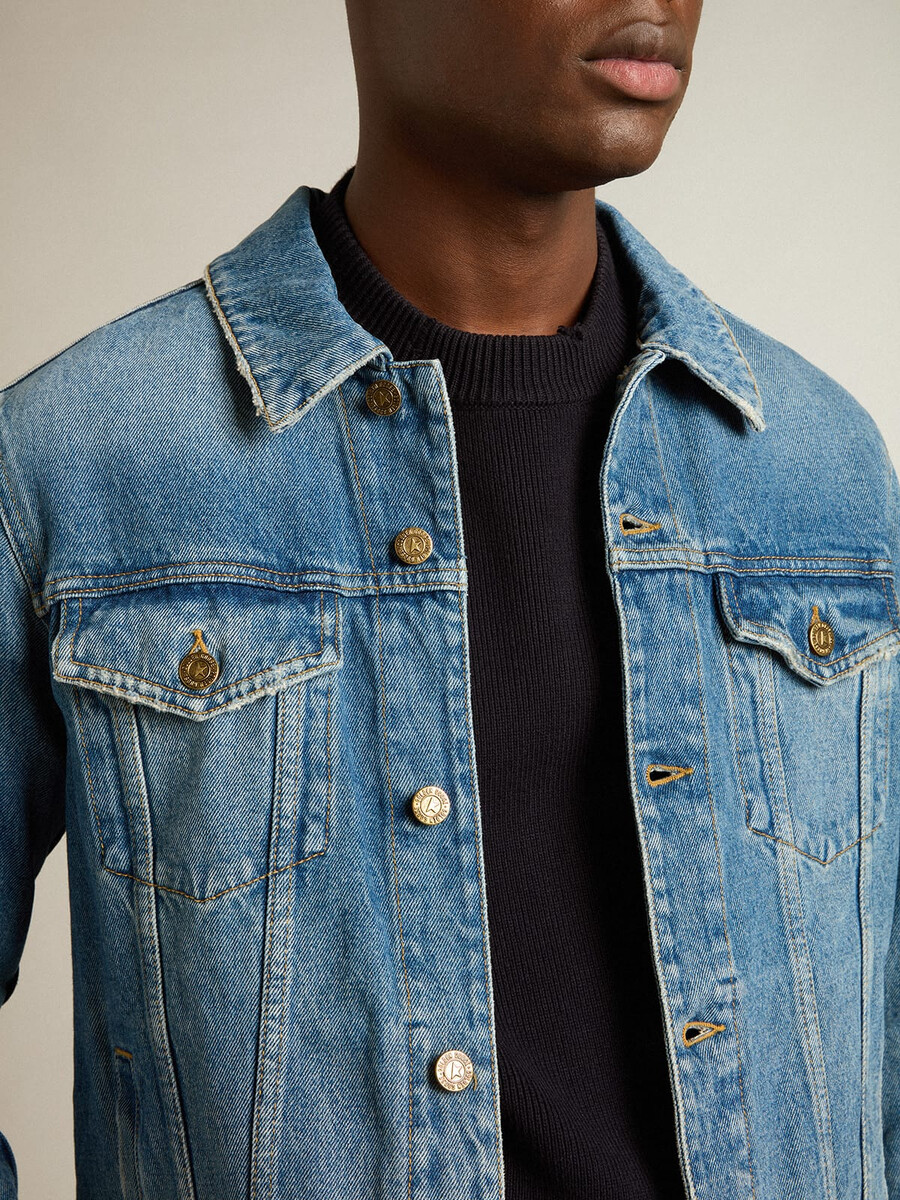 moška jeans jakna srednjega pranja