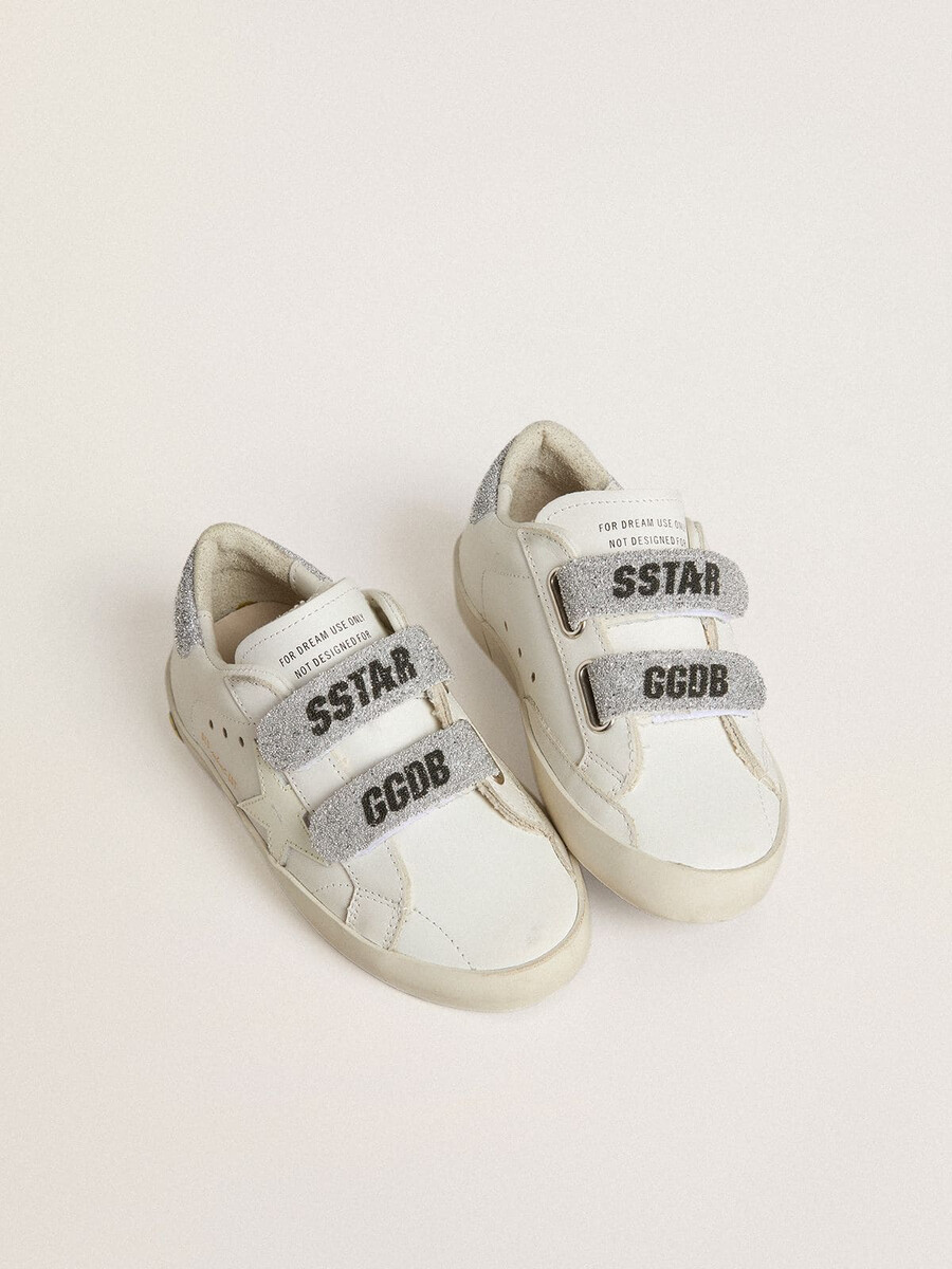 teen old school iz belega usnja s srebrnim jezičkom na peti in paščki s kristali swarovski
