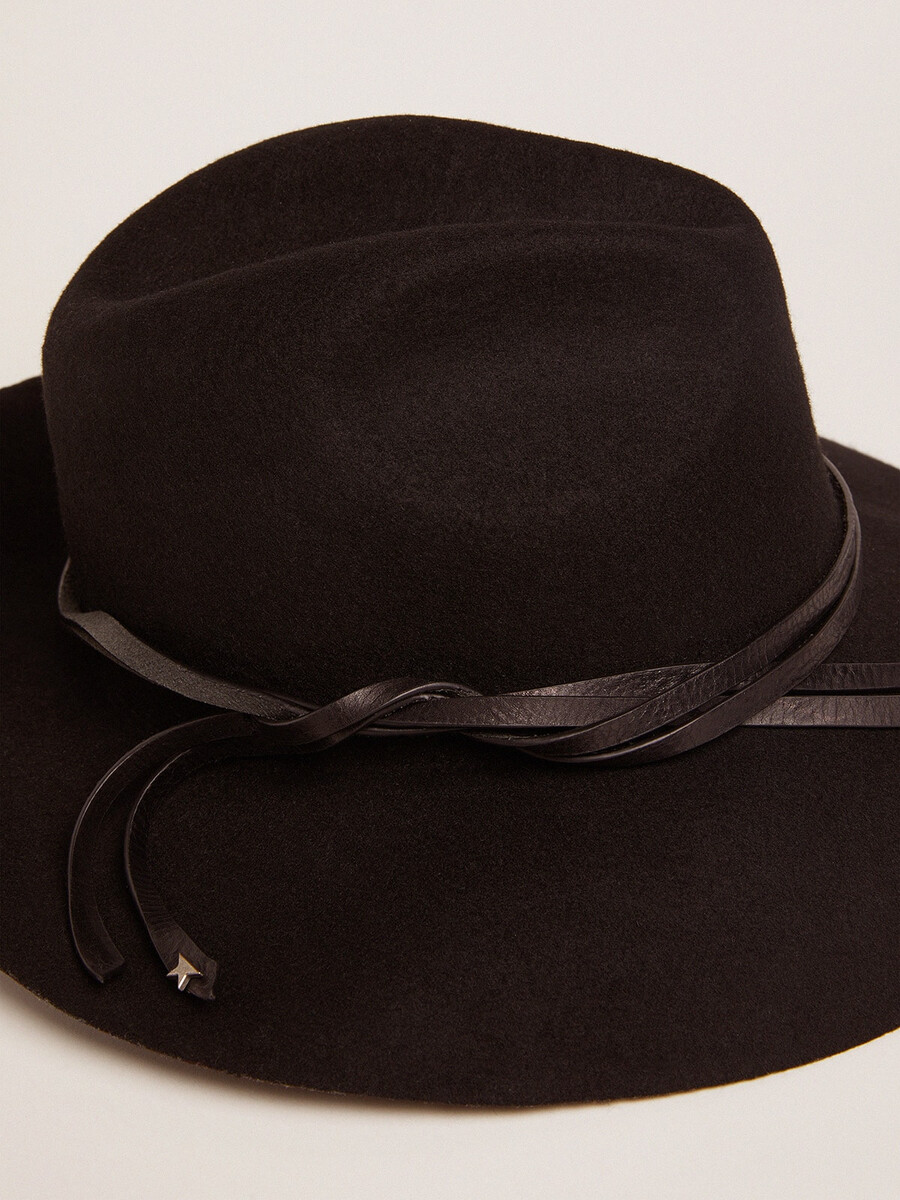 Ženski črni klobuk fedora s trakom