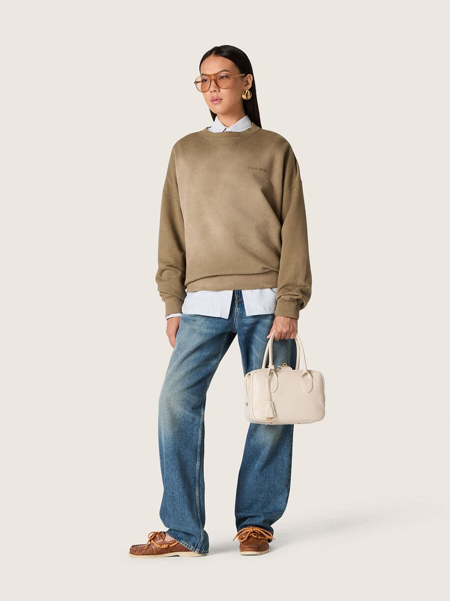 zlate ženske kavbojke boyfriend iz svetlo modrega denim barve s stone washed vzorcem