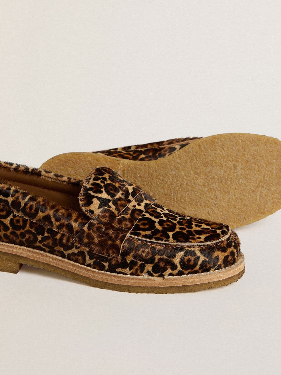 Ženski mokasini jerry iz leopardjega vzorca v ponijevi koži