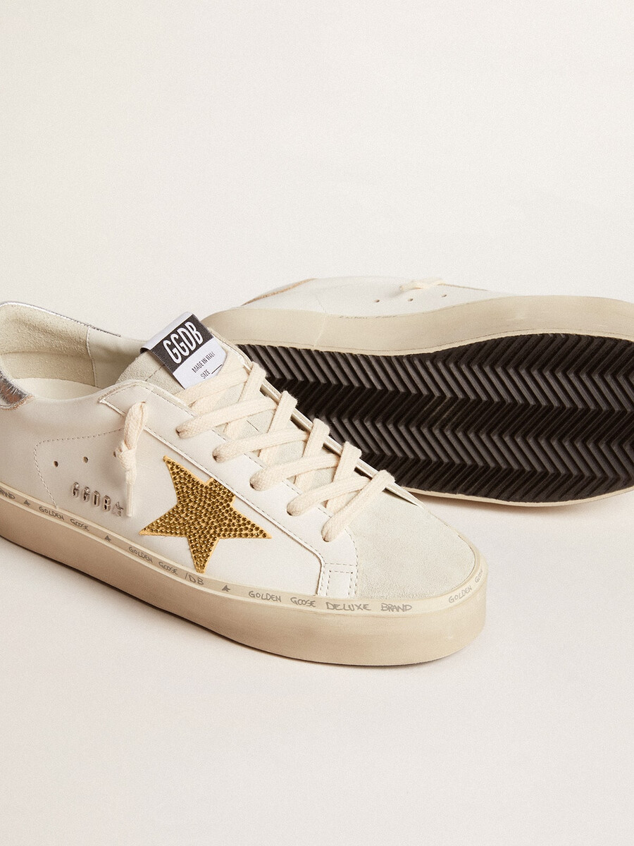 hi star z zvezdo swarovski kristali in srebrnim usnjenim jezičkom na peti