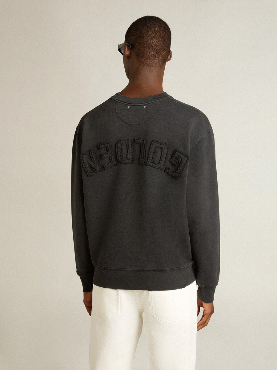 pulover v oprani črni barvi z logotipom na hrbtni strani - jersey capsule